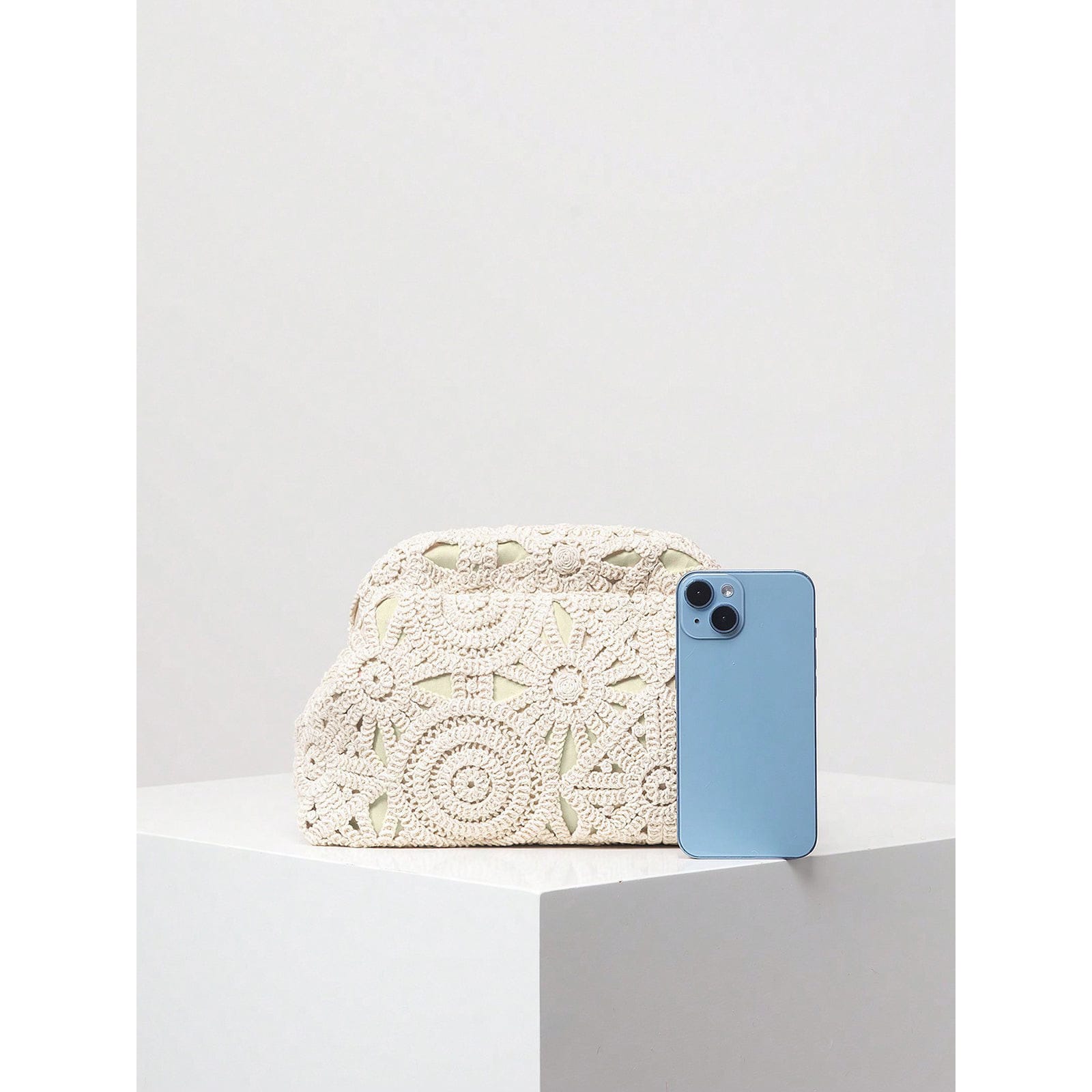 Celvera Clutch Tas met handgeweven crochet bloemenpatroon