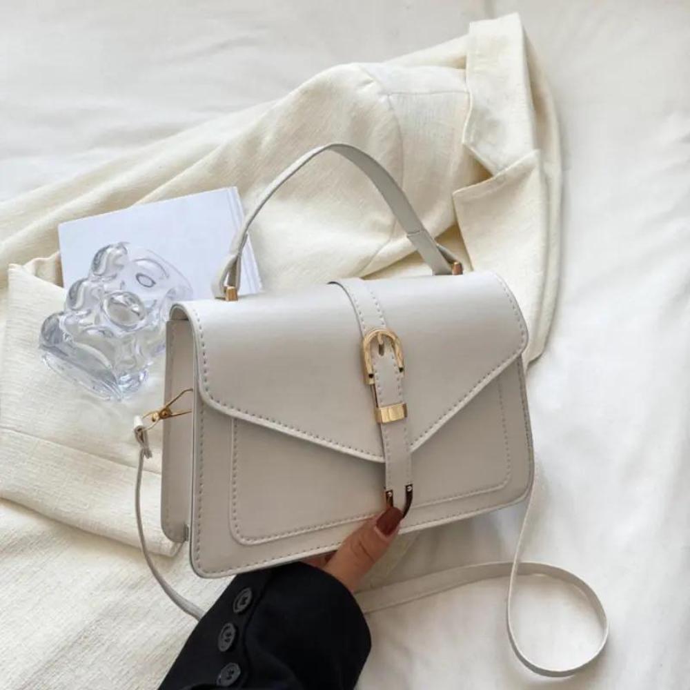 Celvera Tas Dames - Klep Handtas met Gouden Gespdetail en Schouderriem | Chic