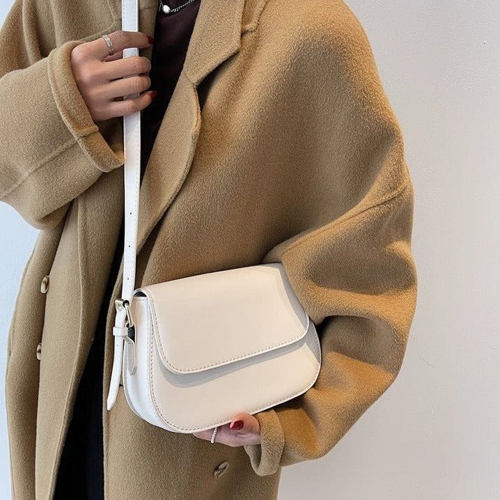 Celvera Tas Dames - Compacte Saddle Bag met Klepje en Schouderband | Klassiek