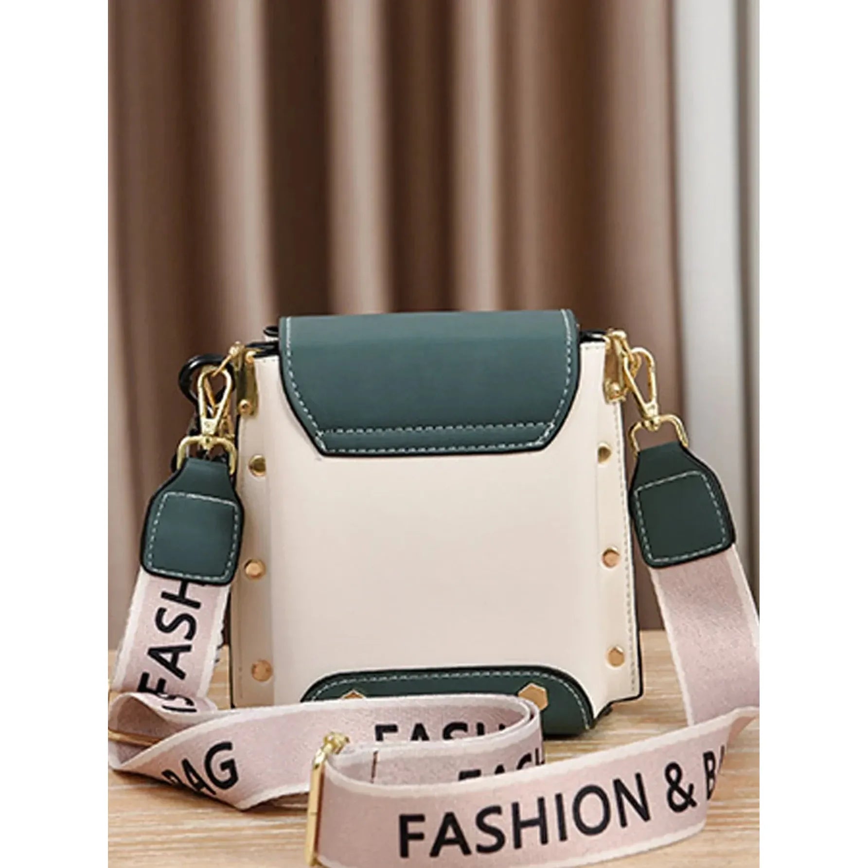 Celvera Tas Dames - Flap Tas met Logo Band en Pop Bedeltje | Chique