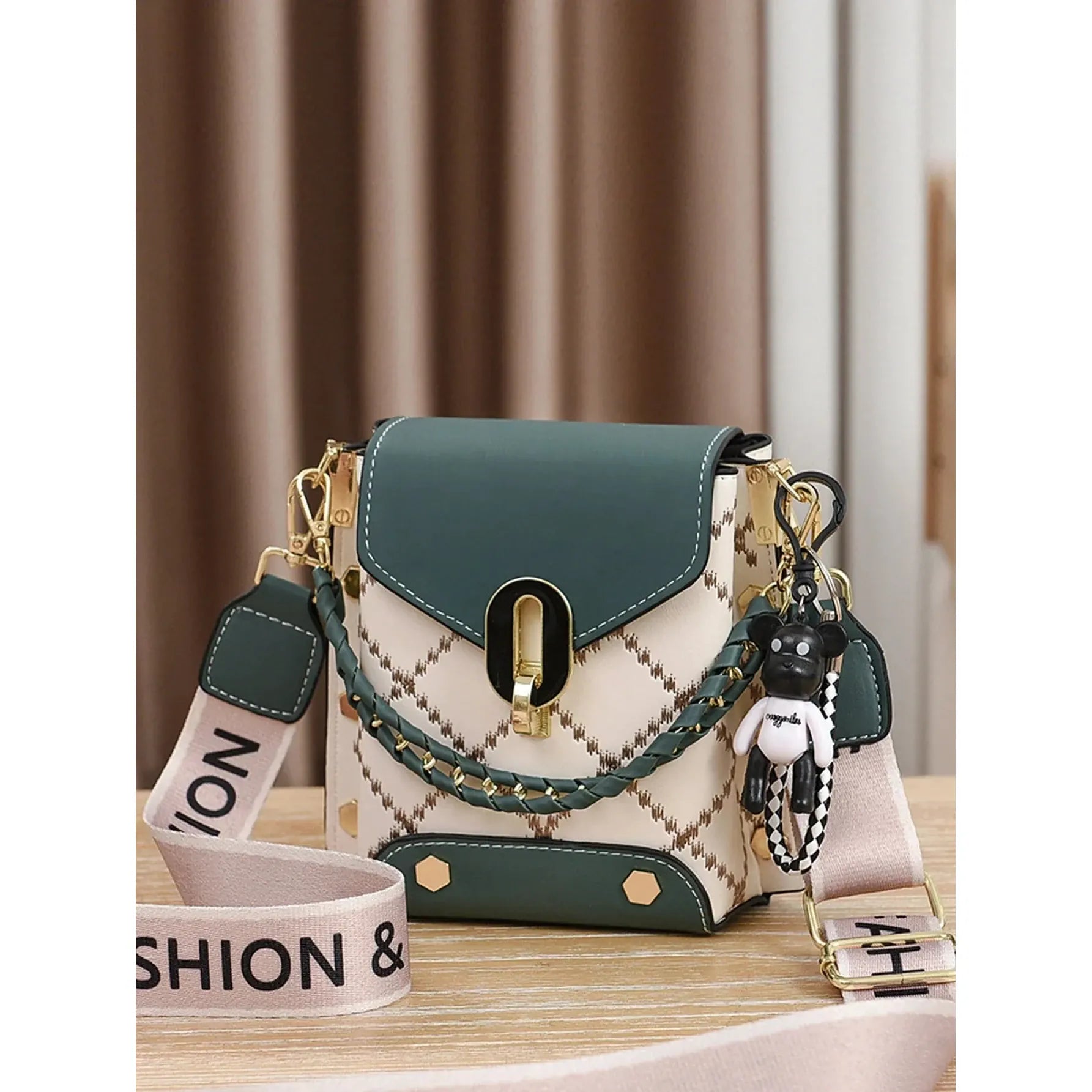 Celvera Tas Dames - Flap Tas met Logo Band en Pop Bedeltje | Chique