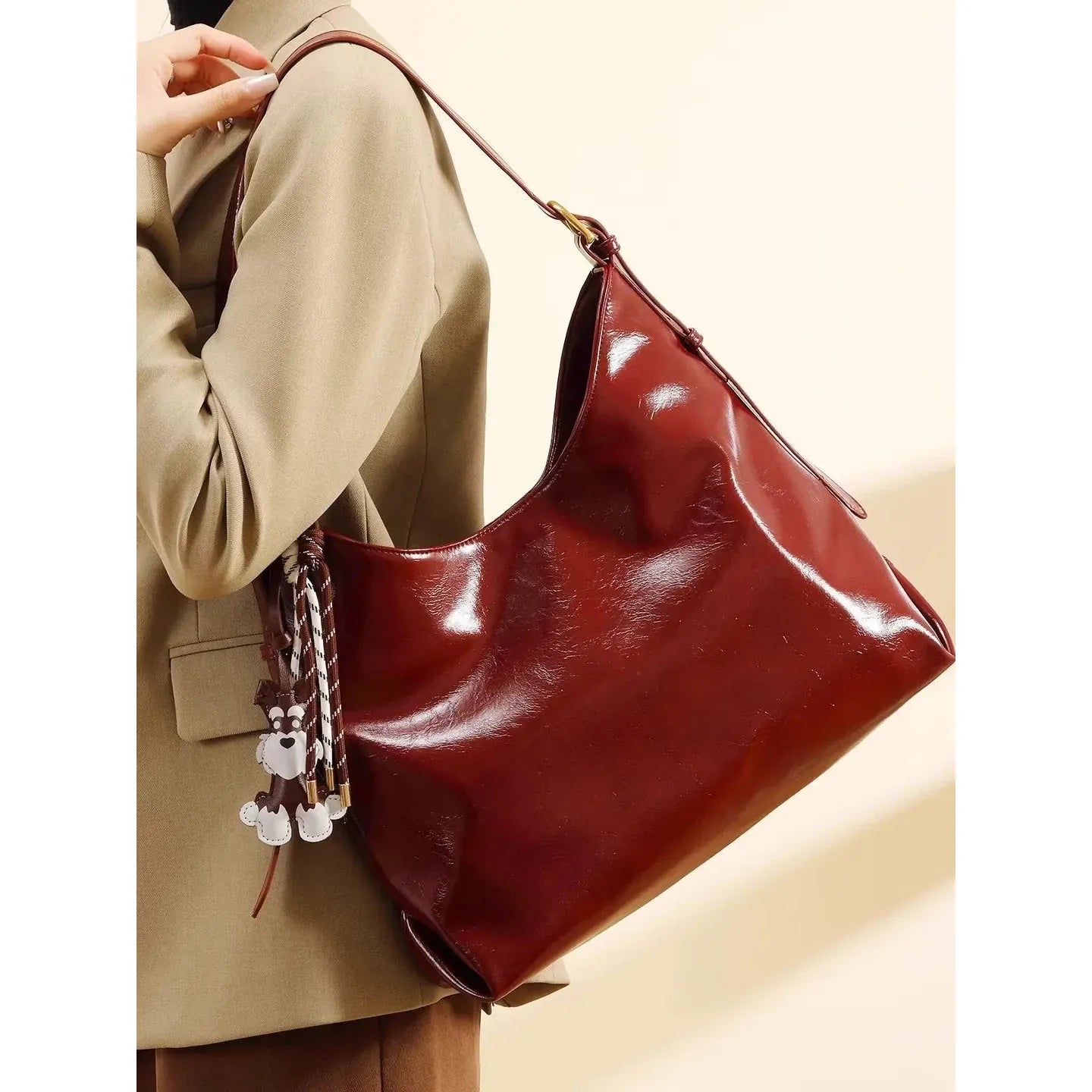 Celvera Tas Dames - Glanzende Schoudertas met Parel Sleutelhanger | Chique