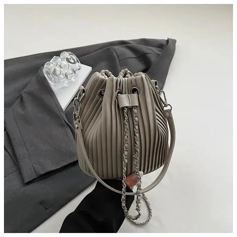 Celvera Tas Dames - Bucket Bag met Plissé en Zilveren Ketting | Chique